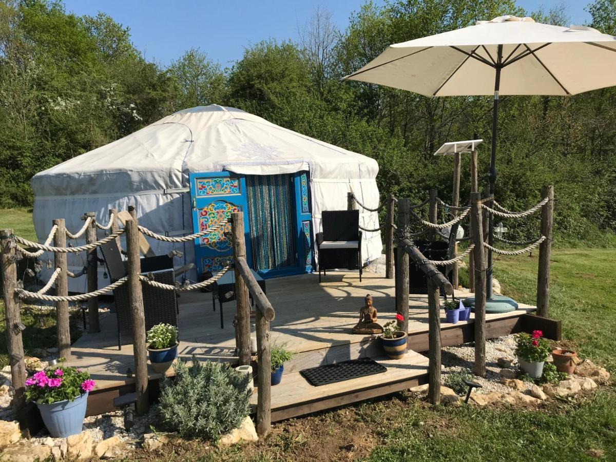 French Fields Luxury Glamping Original Mongolian Yurt Hotel Le Vieux-Cérier Kültér fotó