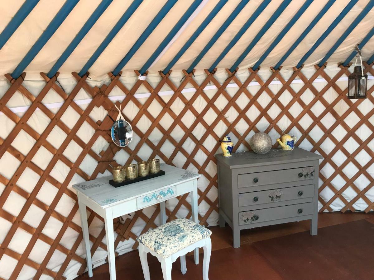 French Fields Luxury Glamping Original Mongolian Yurt Hotel Le Vieux-Cérier Kültér fotó